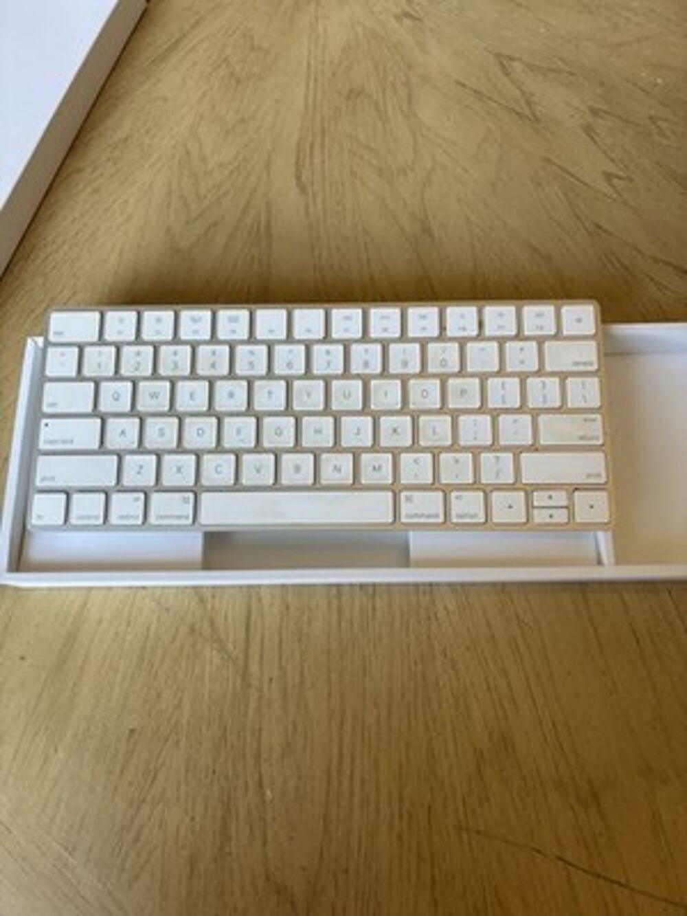 Apple Magic Keyboard A1644 Gold Special Edition - FOR PARTS ONLY - Row Error
